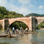 Almad&iacute;as por el r&iacute;o Irati a su paso por Aribe, Aezkoa. (Aezkoako Eguna de 2009)